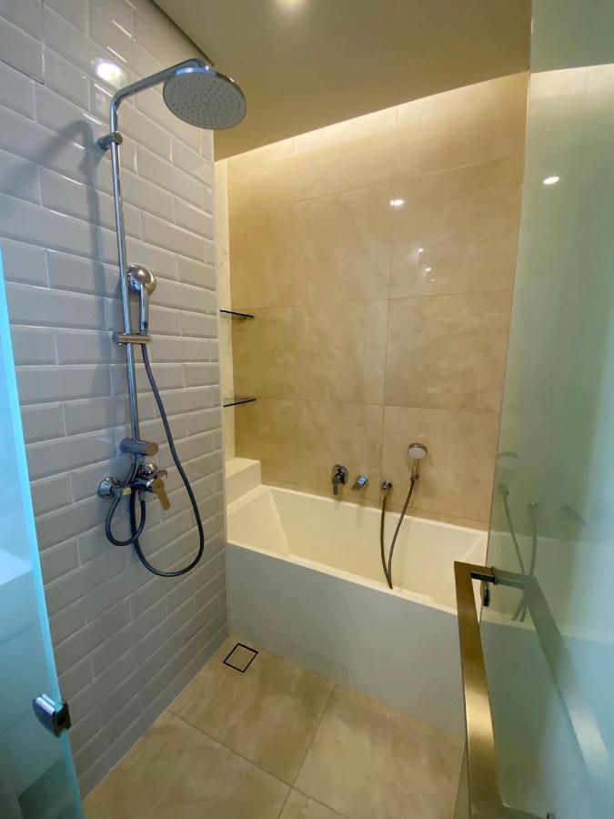 בנגקוק 2 Bedroom Luxury Apartment 3 Min Walk From Bts Ekkamai מראה חיצוני תמונה